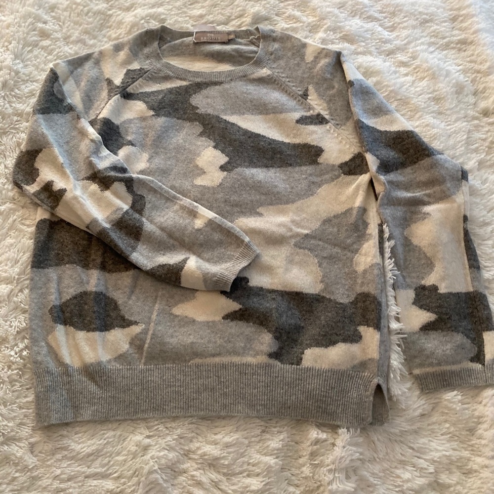 Brodie Cashmere crewneck sweater.